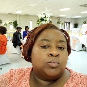 Meet your Posher, Maxine